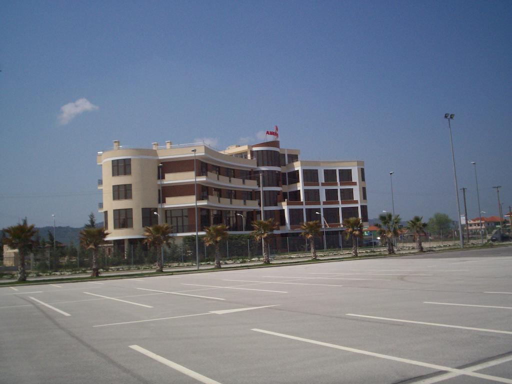 Hotel Airport Tirana Rinas Eksteriør billede