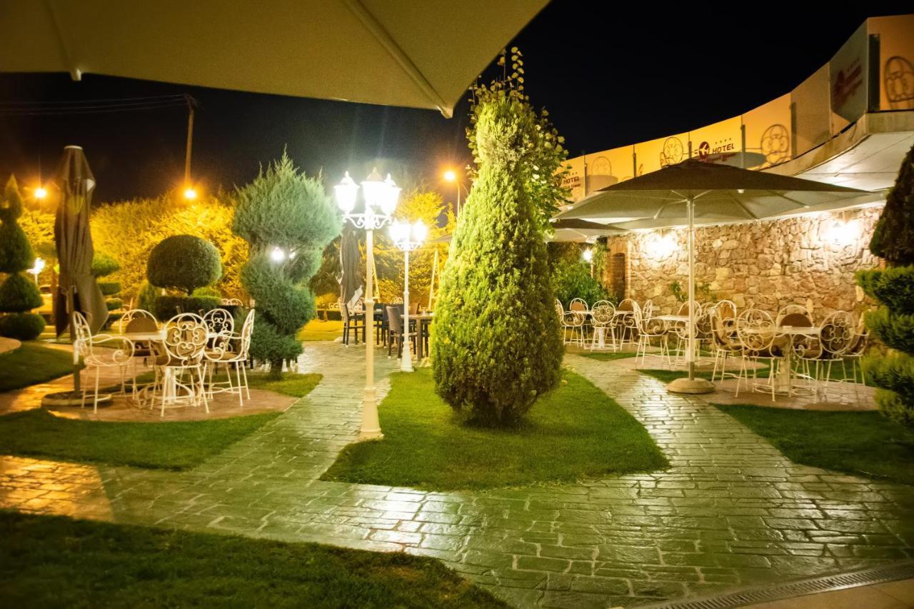 Hotel Airport Tirana Rinas Eksteriør billede